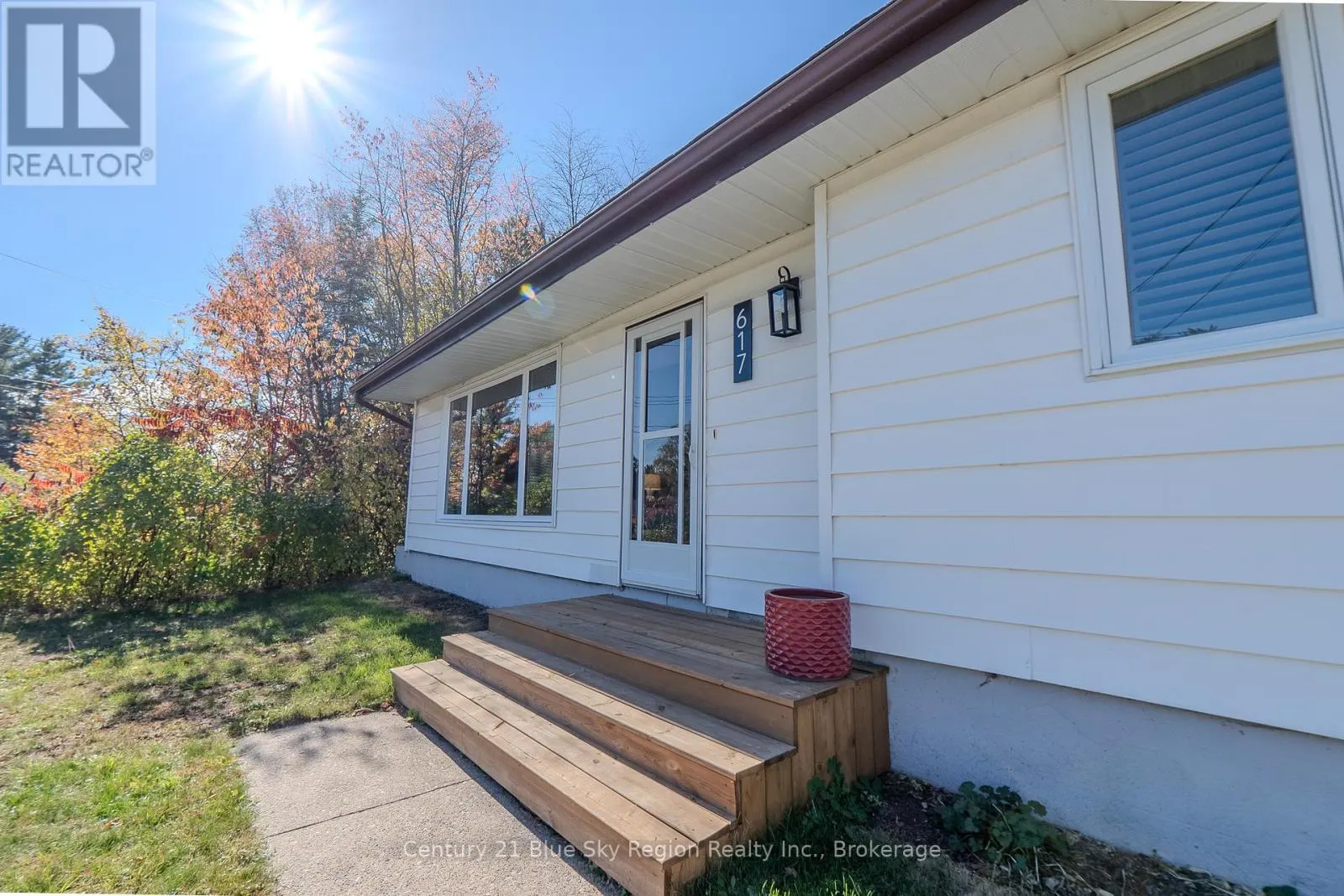 617 LAURENTIAN AVENUE