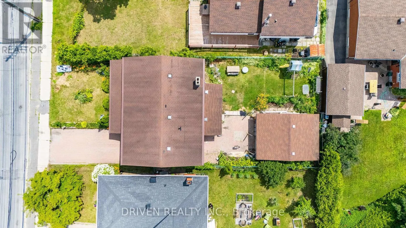 876 PINECREST ROAD