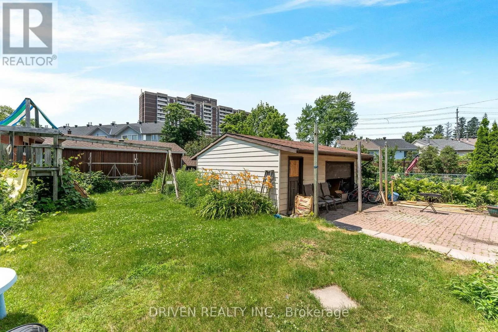 876 PINECREST ROAD