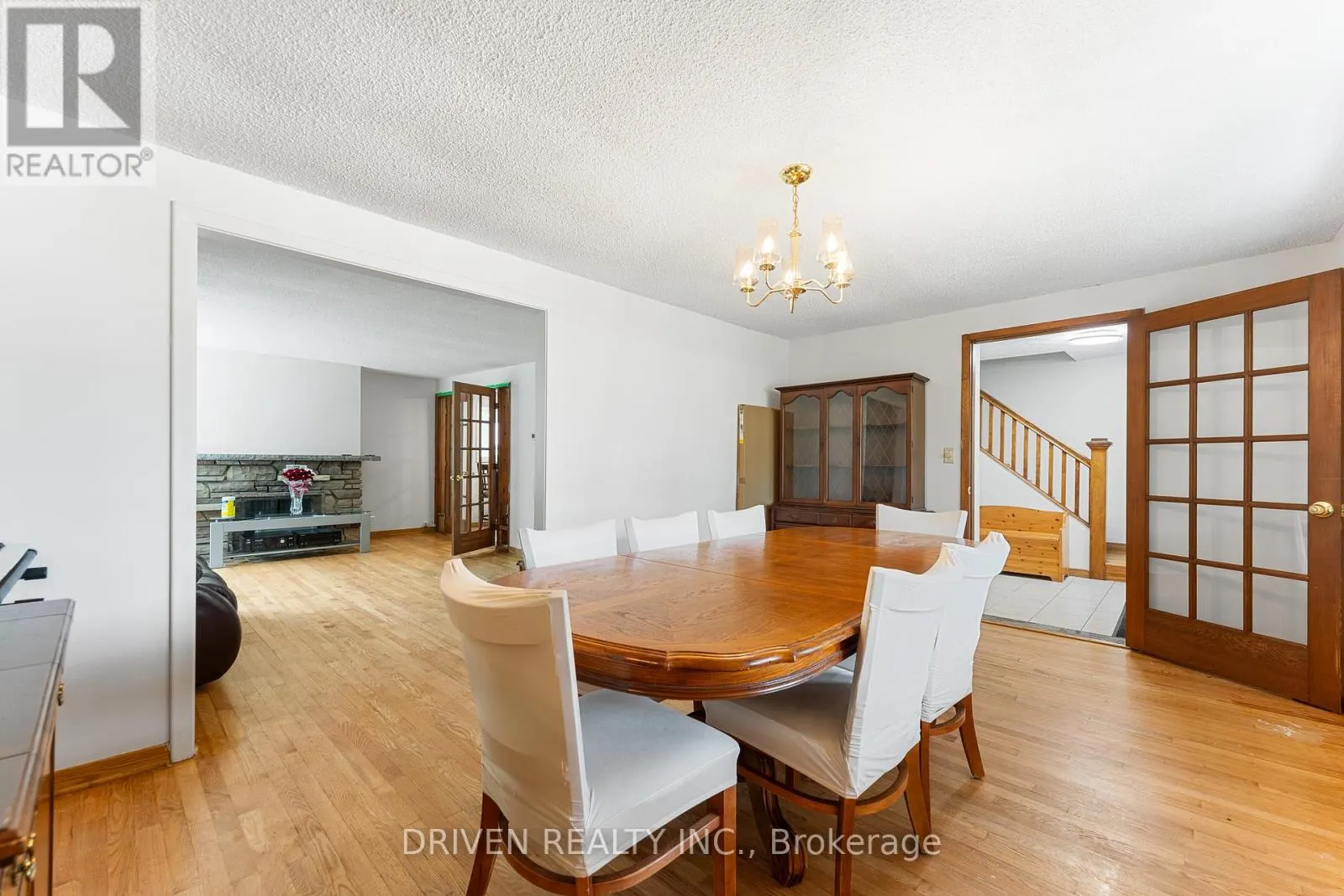 876 PINECREST ROAD