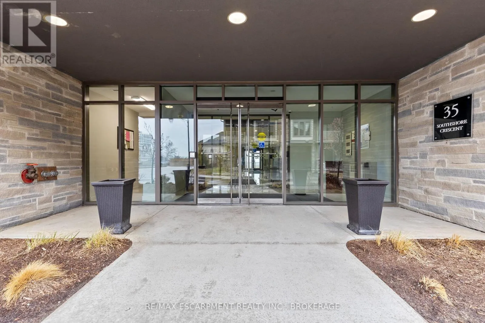 230 - 35 SOUTHSHORE CRESCENT, #230