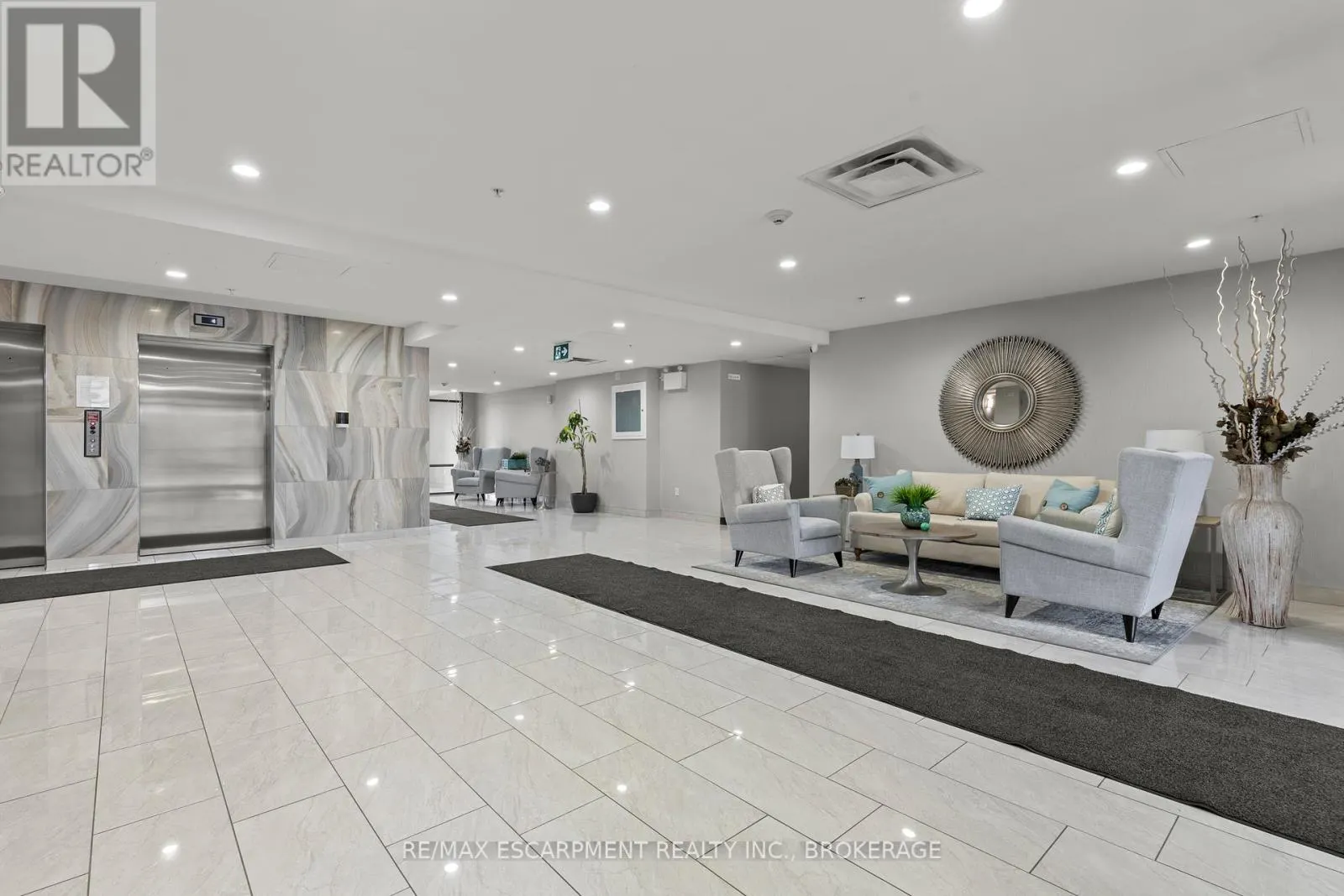 230 - 35 SOUTHSHORE CRESCENT, #230