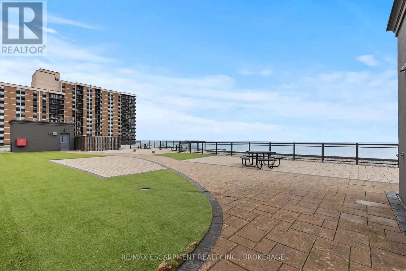 230 - 35 SOUTHSHORE CRESCENT, #230