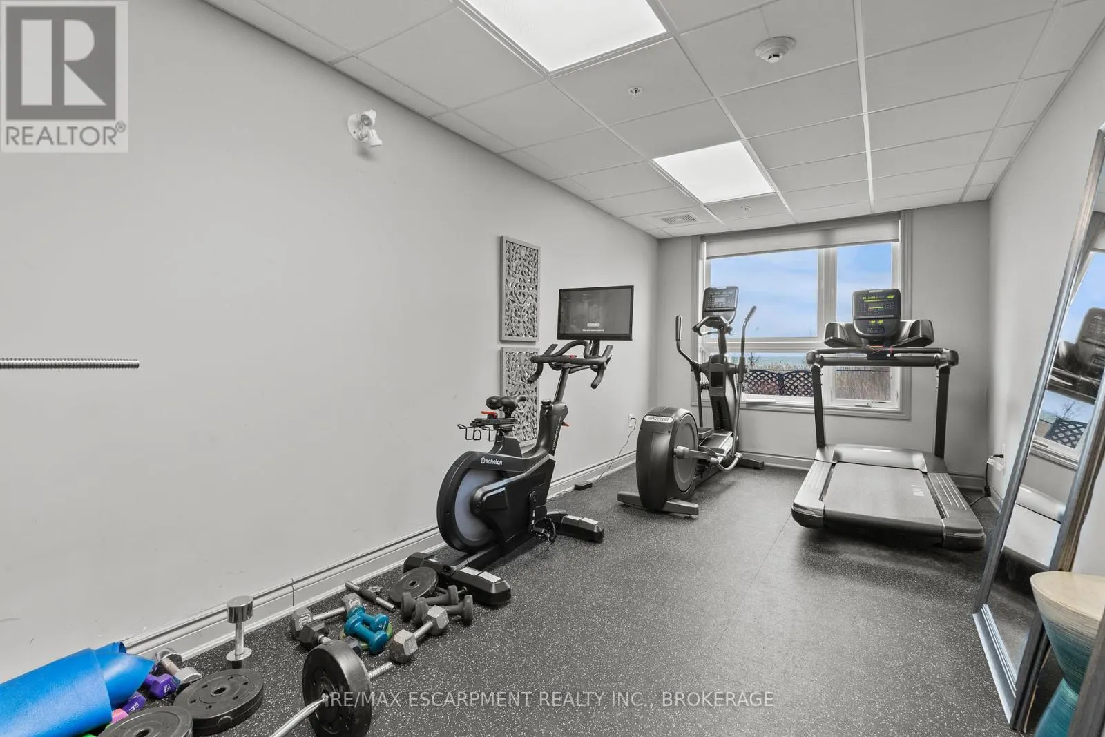 230 - 35 SOUTHSHORE CRESCENT, #230