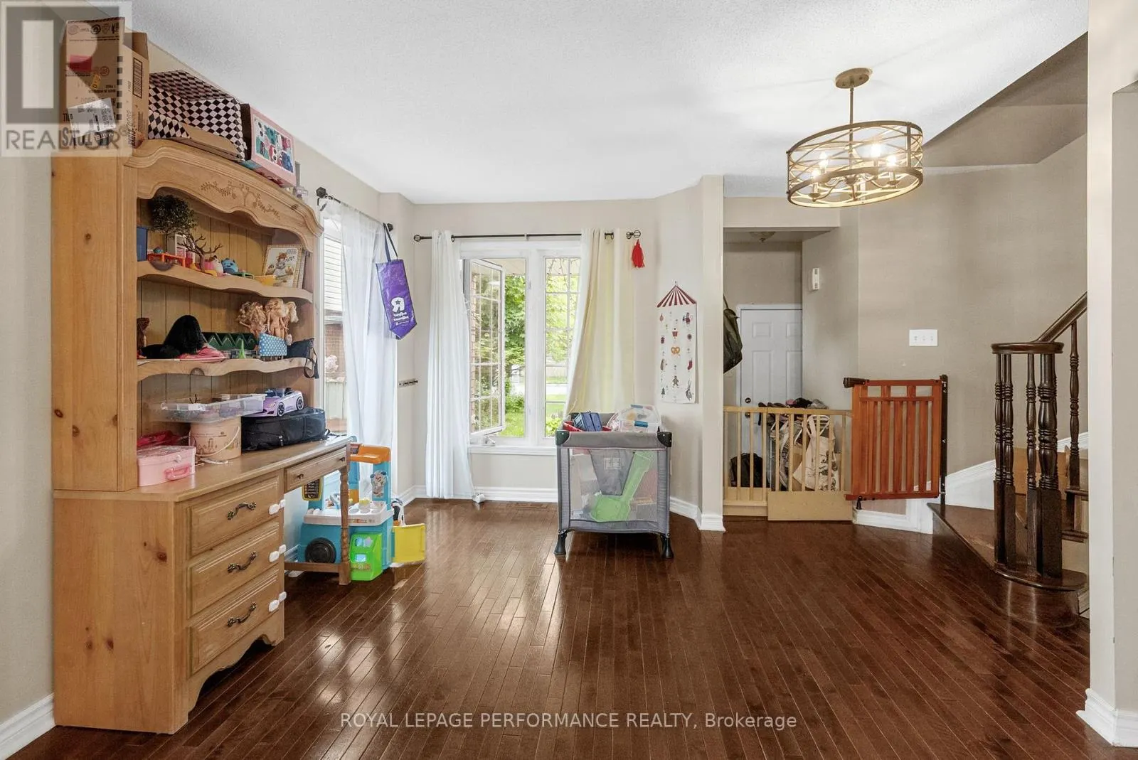 1453 LYNX CRESCENT
