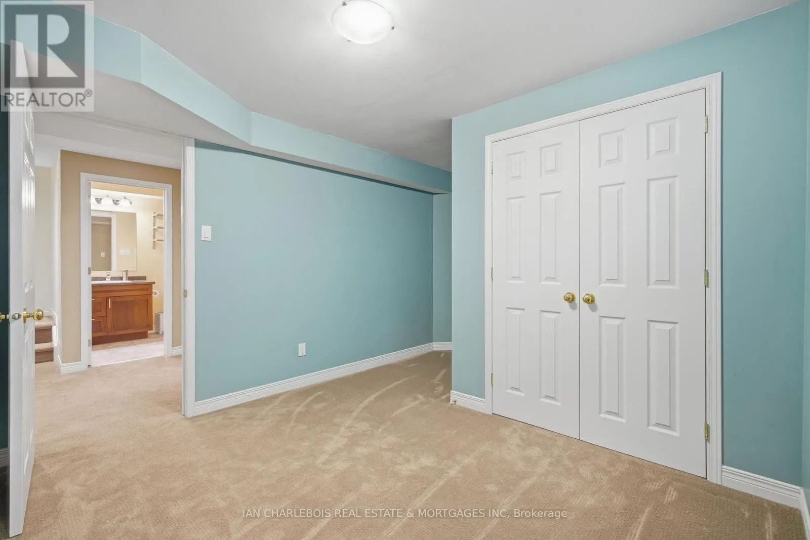 42 BELLINGHAM PLACE