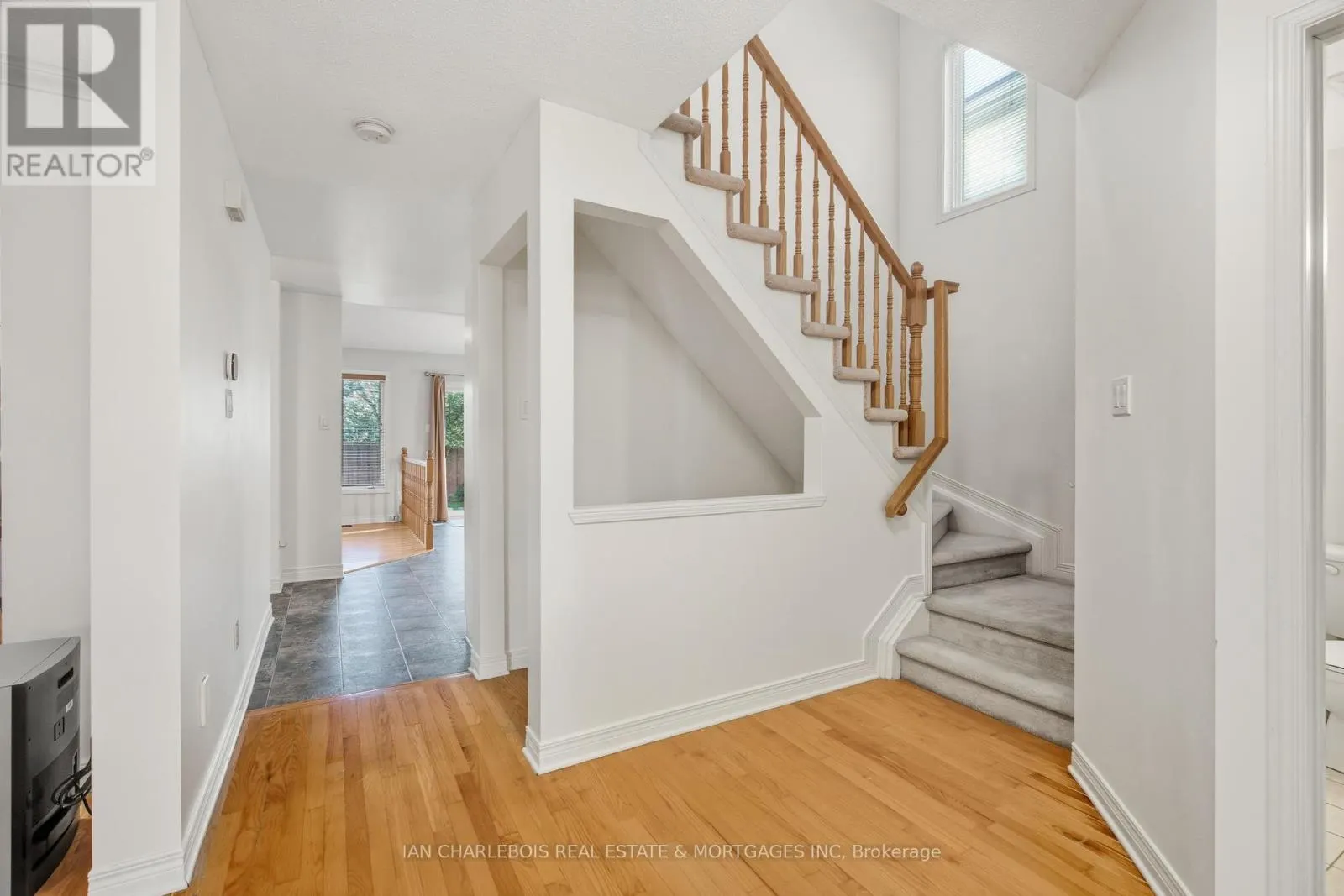 42 BELLINGHAM PLACE