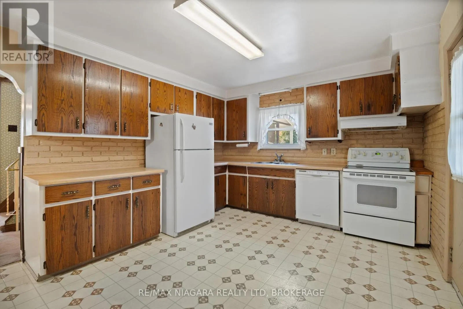 613 QUEENSTON ROAD