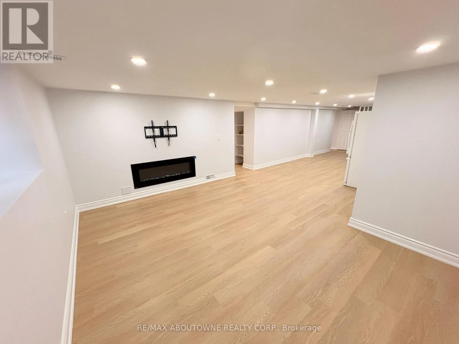 BASEMENT - 202 VICTORIA ROAD N