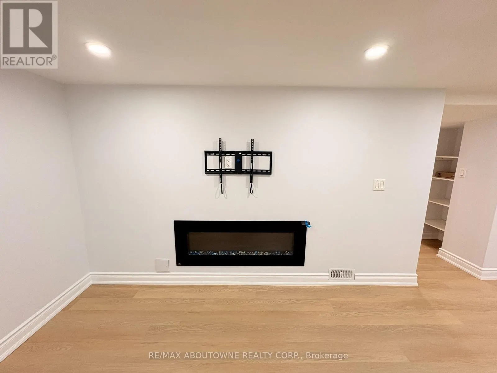 BASEMENT - 202 VICTORIA ROAD N