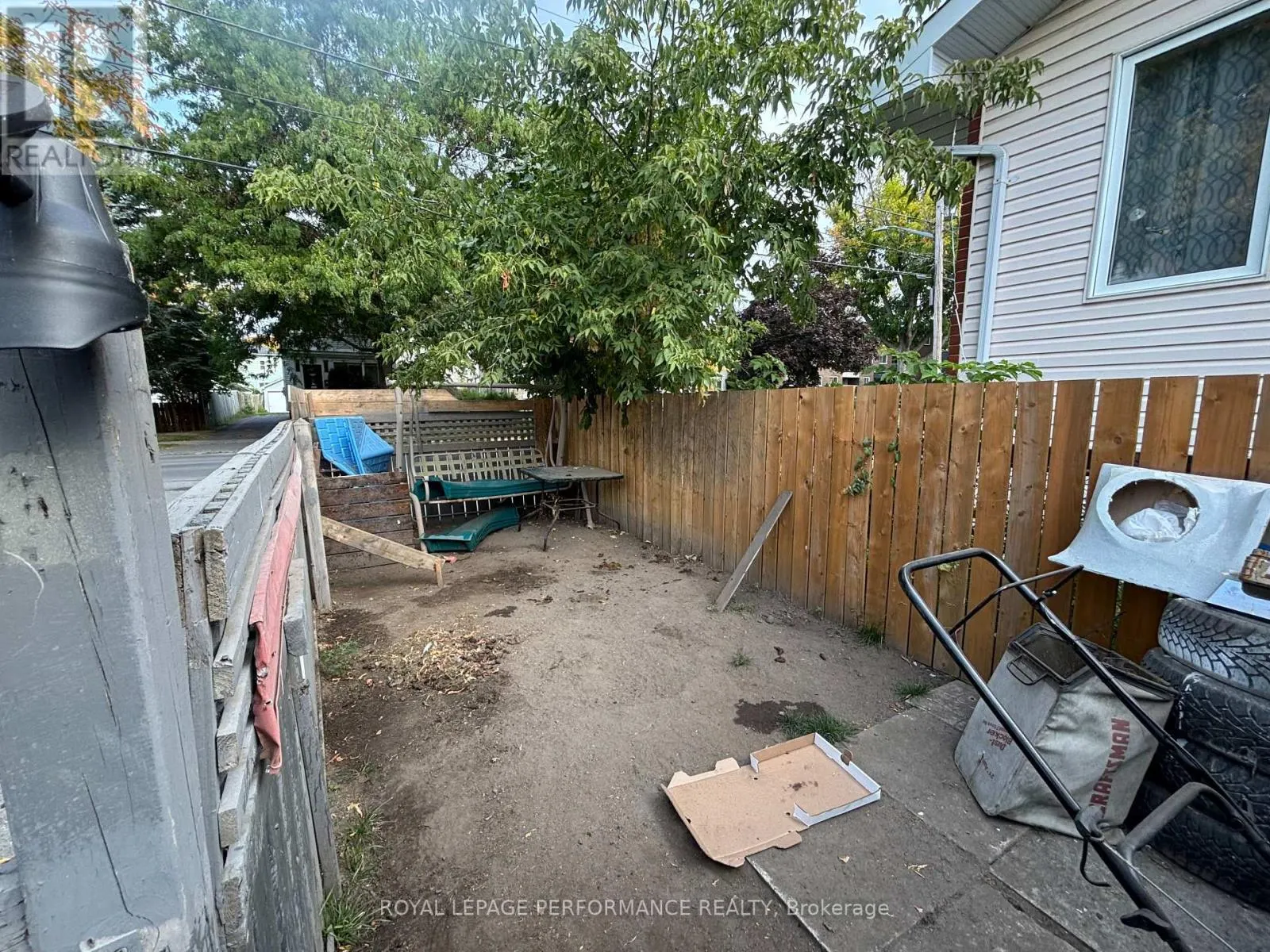 345 GLOUCESTER ST N STREET N