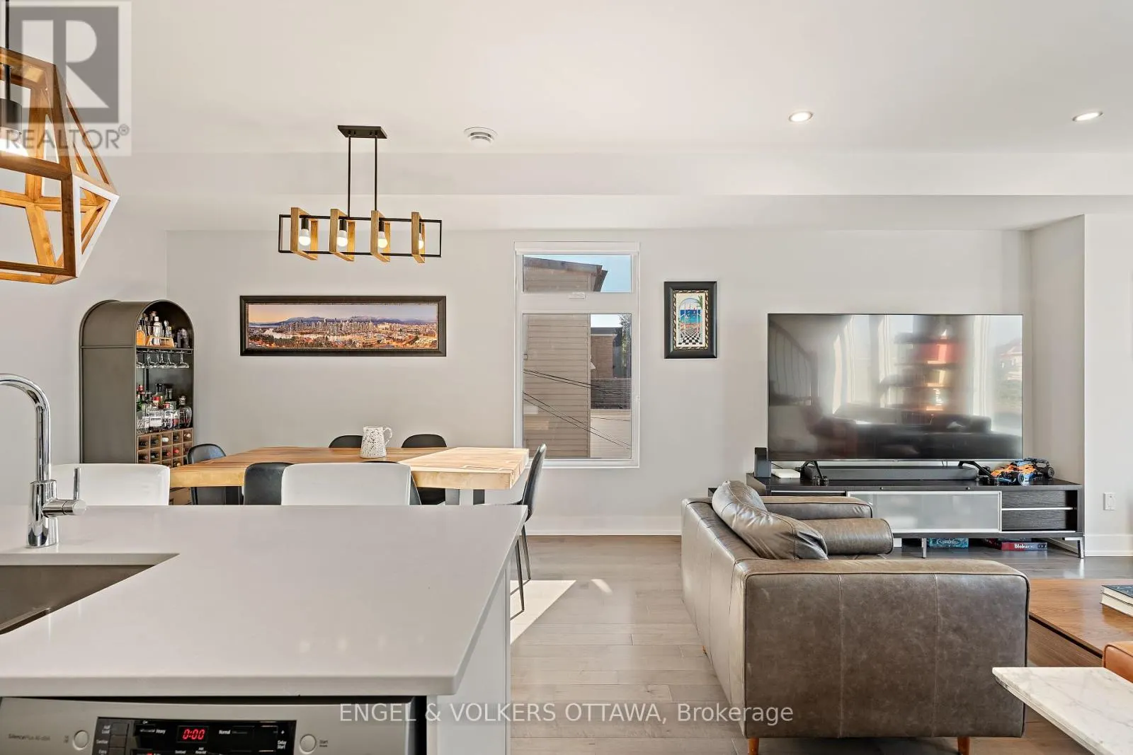 68 JOLLIET AVENUE