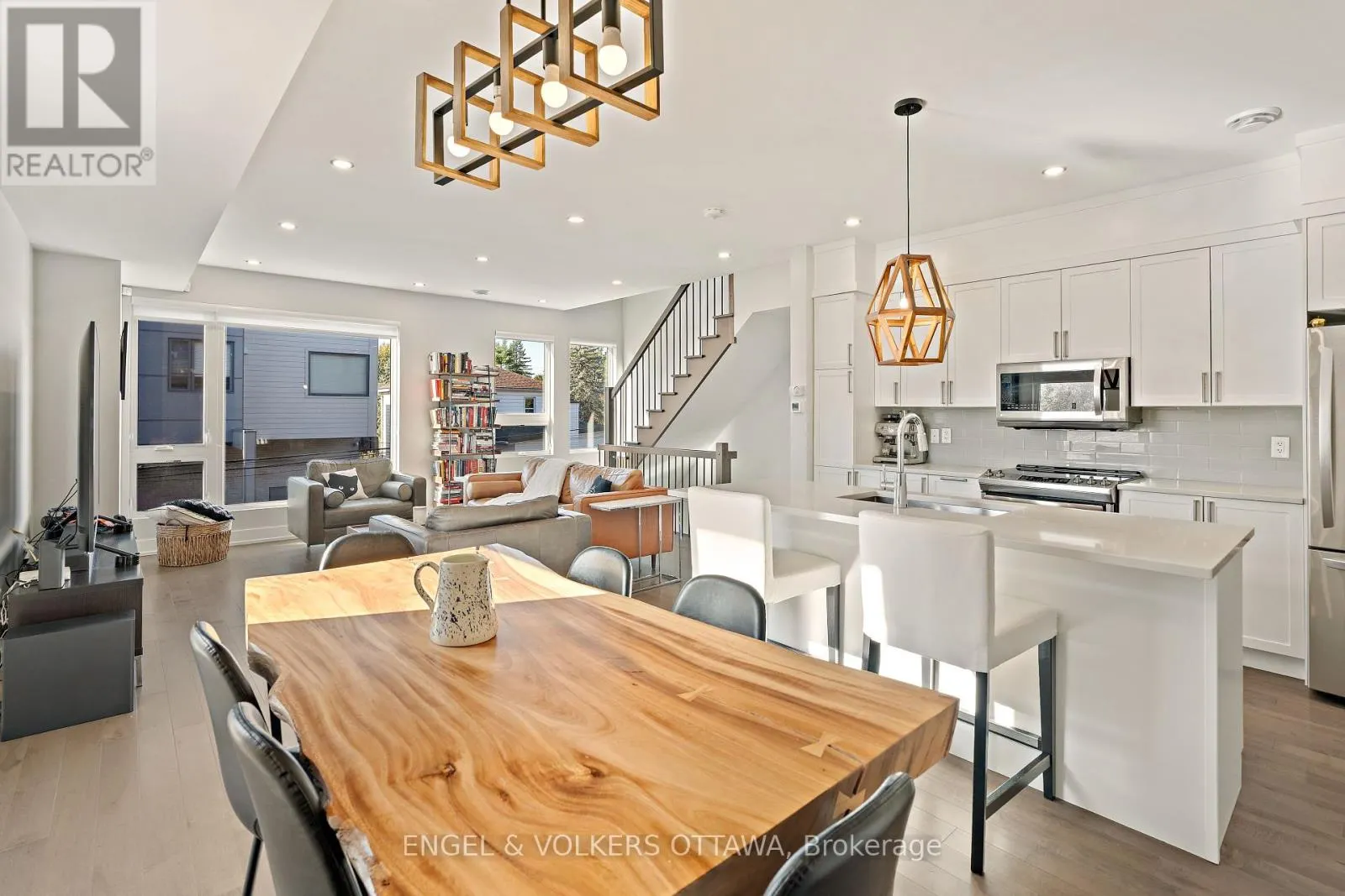 68 JOLLIET AVENUE