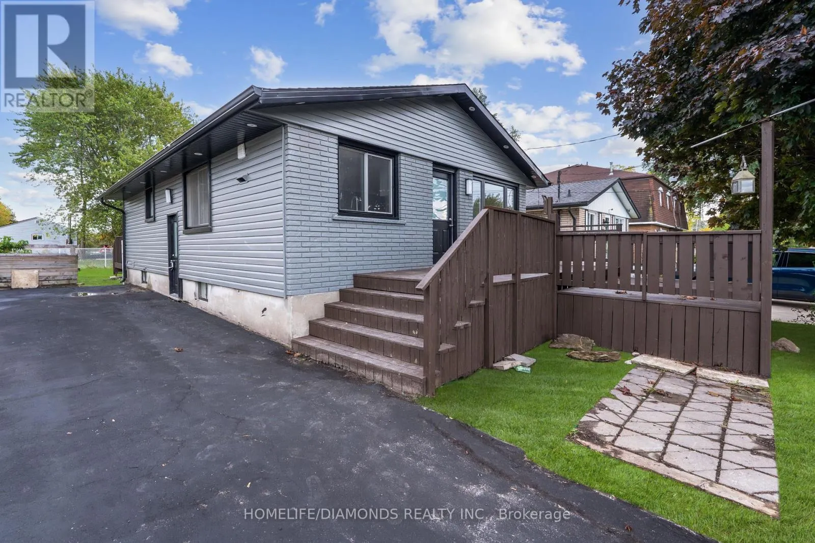 210 MACKAN STREET