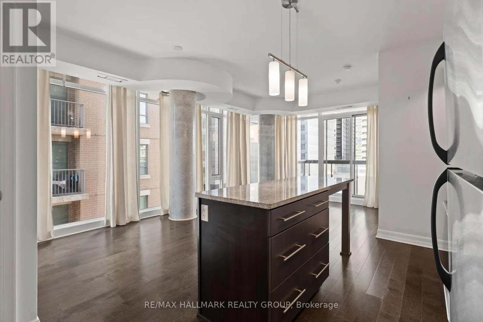 406 - 238 BESSERER STREET