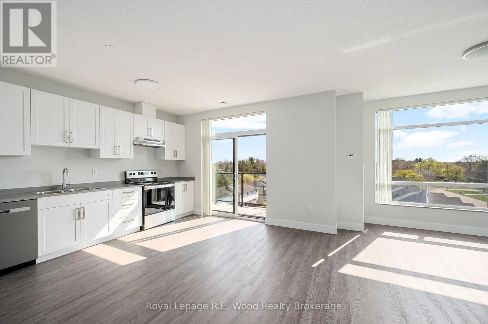 101 - 98 KING STREET, #101