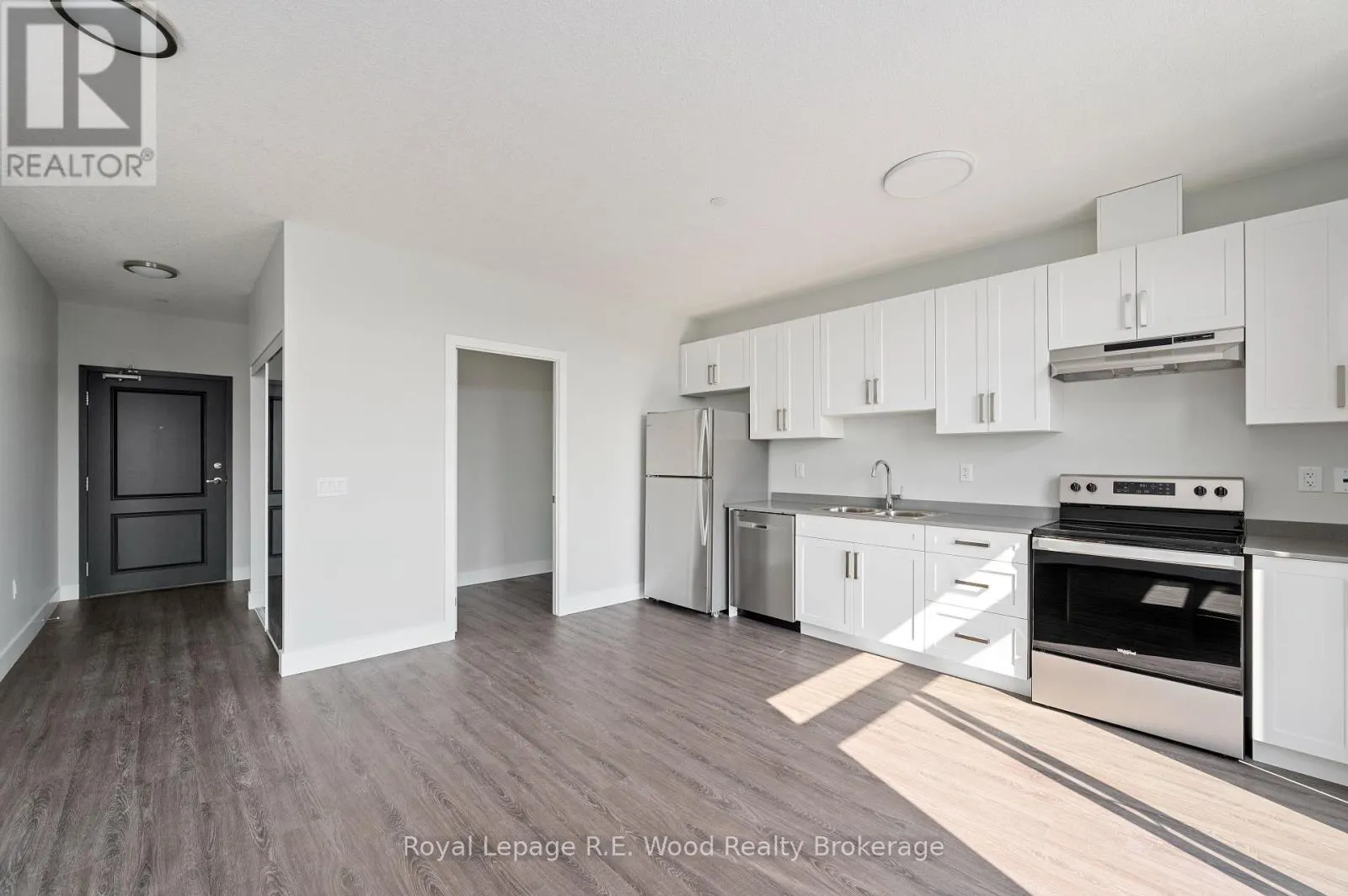 101 - 98 KING STREET, #101