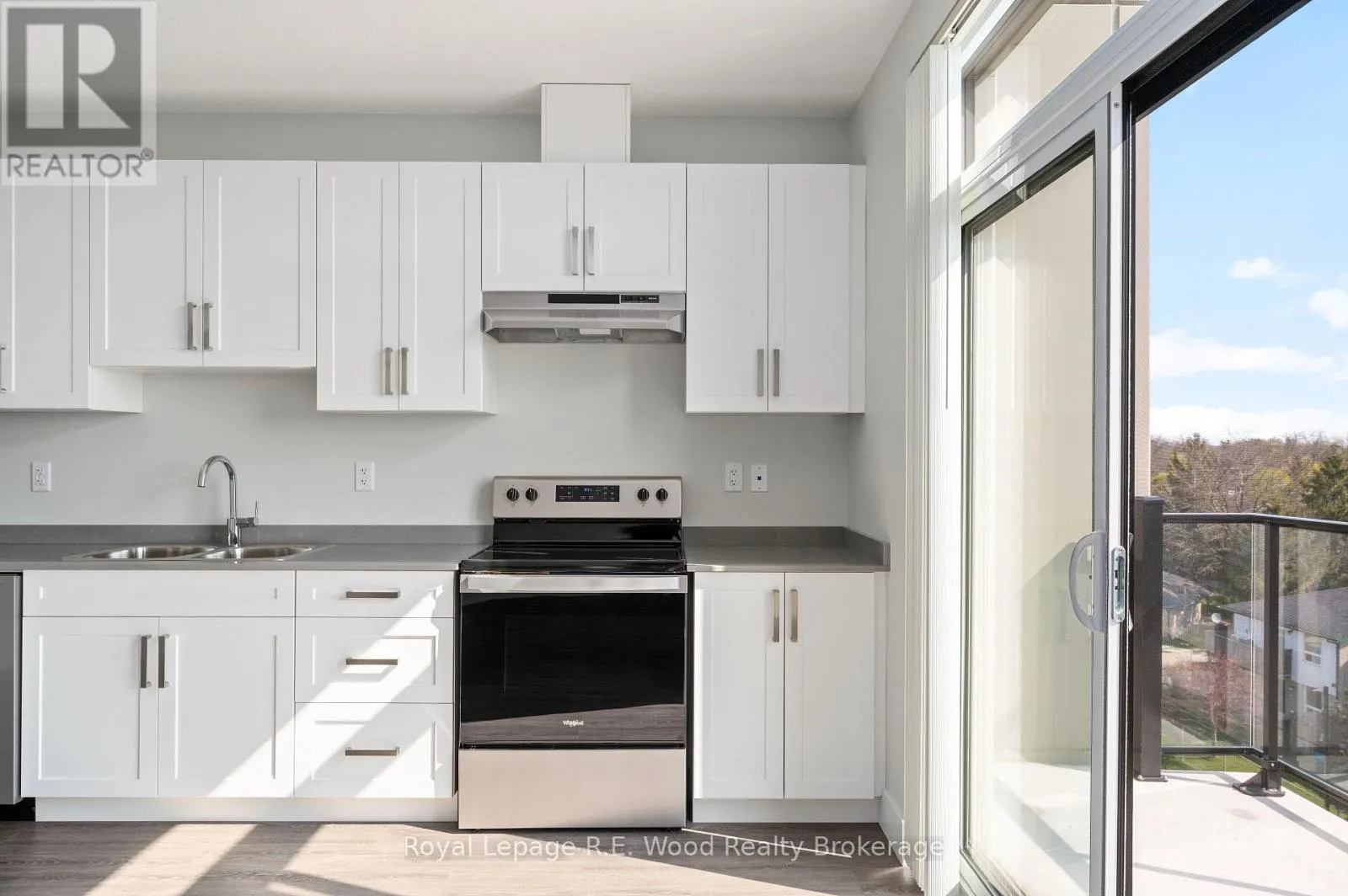 101 - 98 KING STREET, #101
