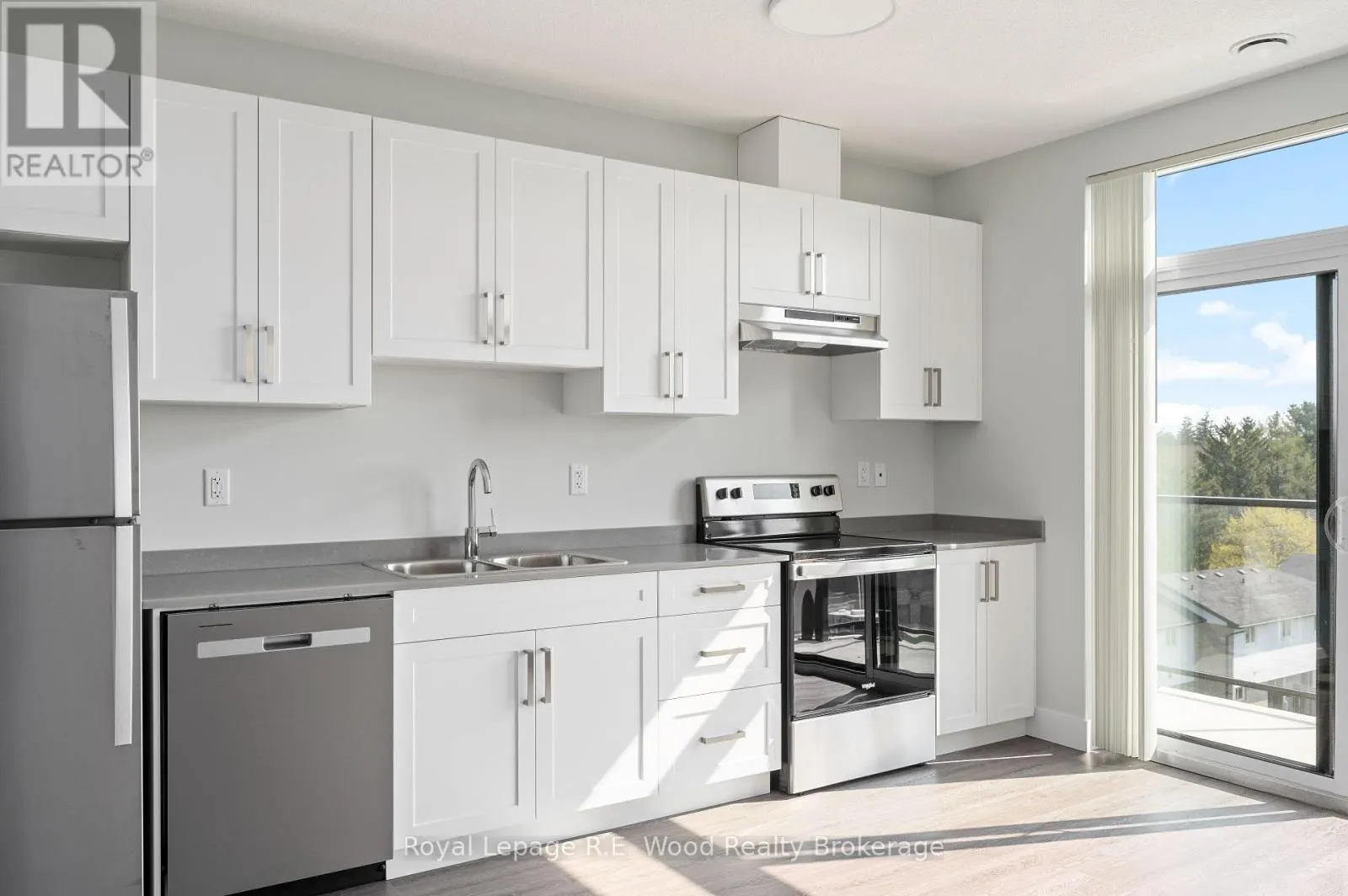 101 - 98 KING STREET, #101
