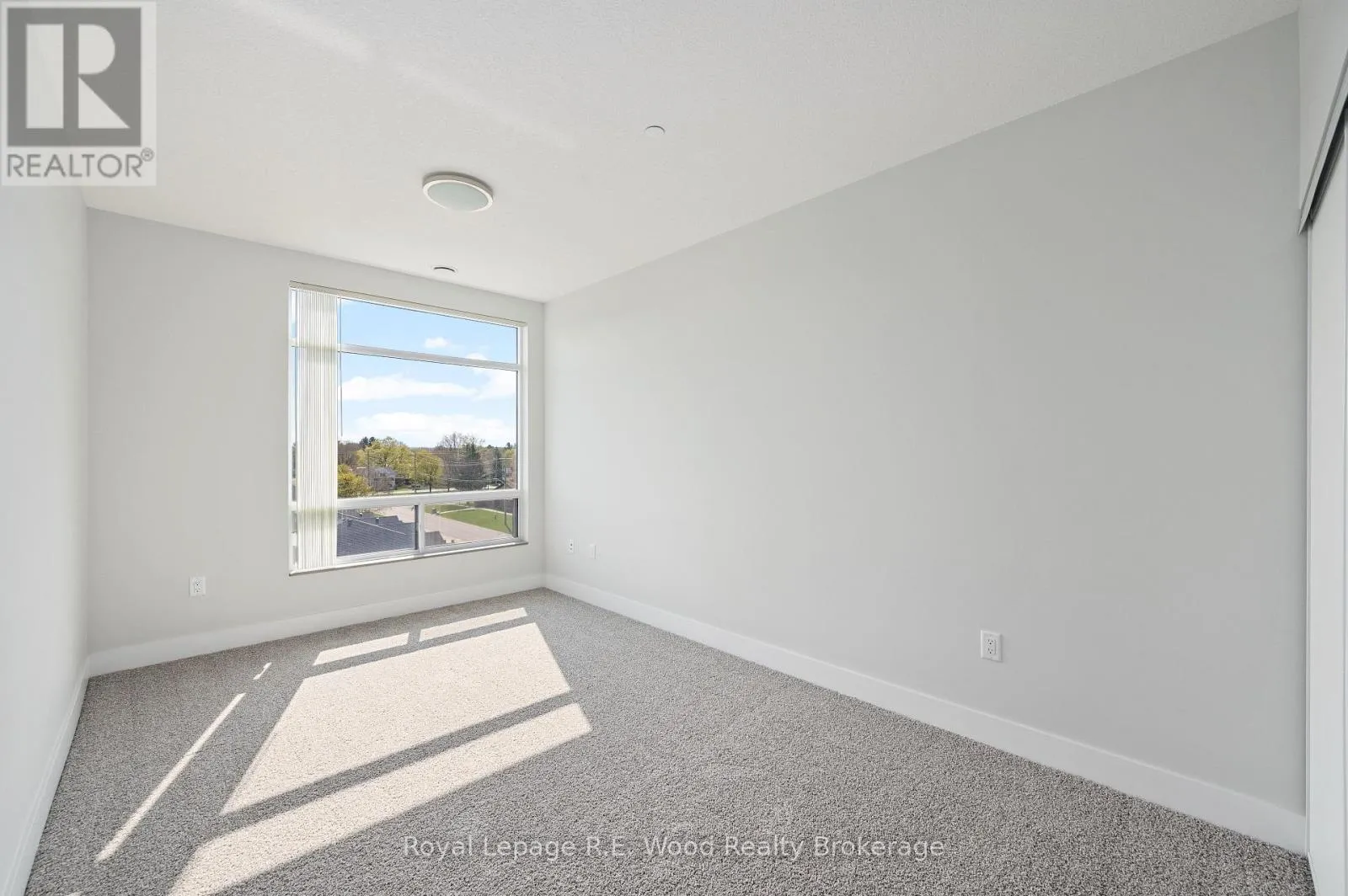 101 - 98 KING STREET, #101
