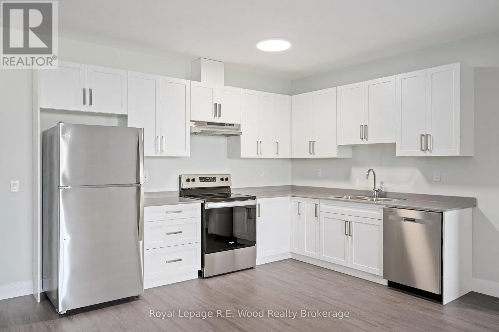 102 - 98 KING STREET, #102