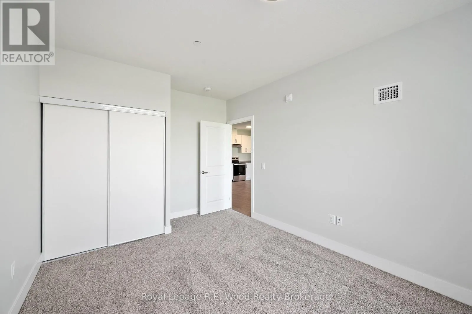 102 - 98 KING STREET, #102