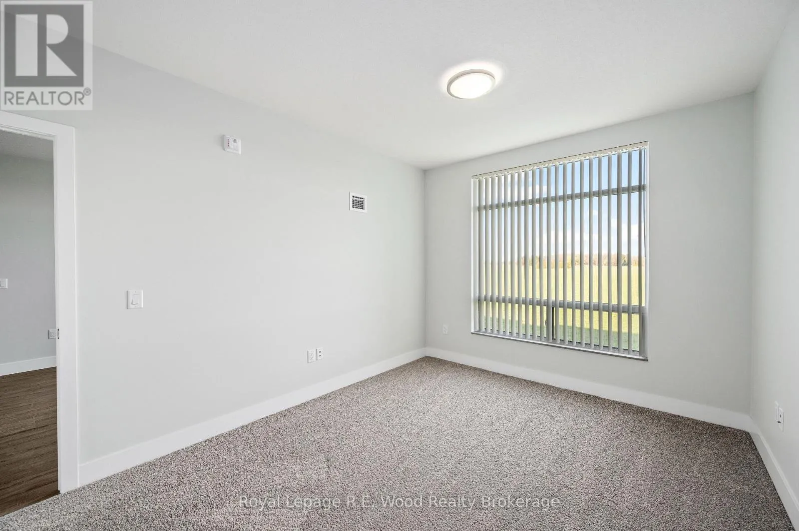 102 - 98 KING STREET, #102