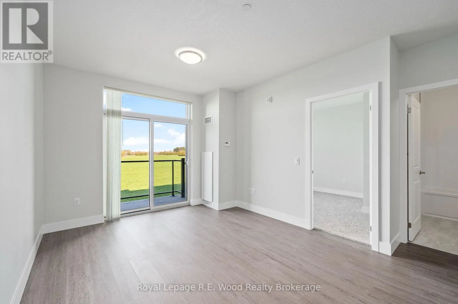 102 - 98 KING STREET, #102