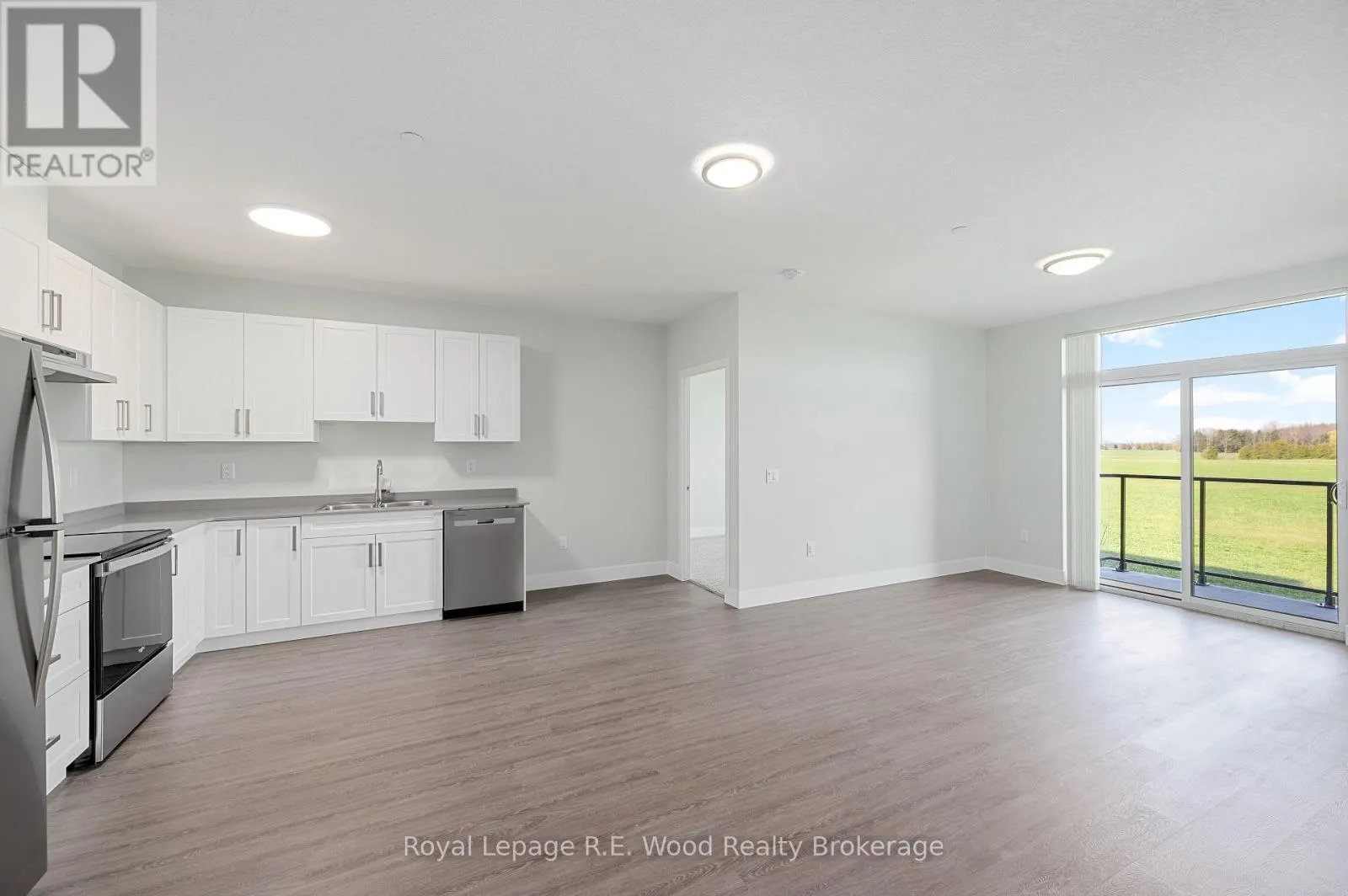 102 - 11 JANE STREET, #102