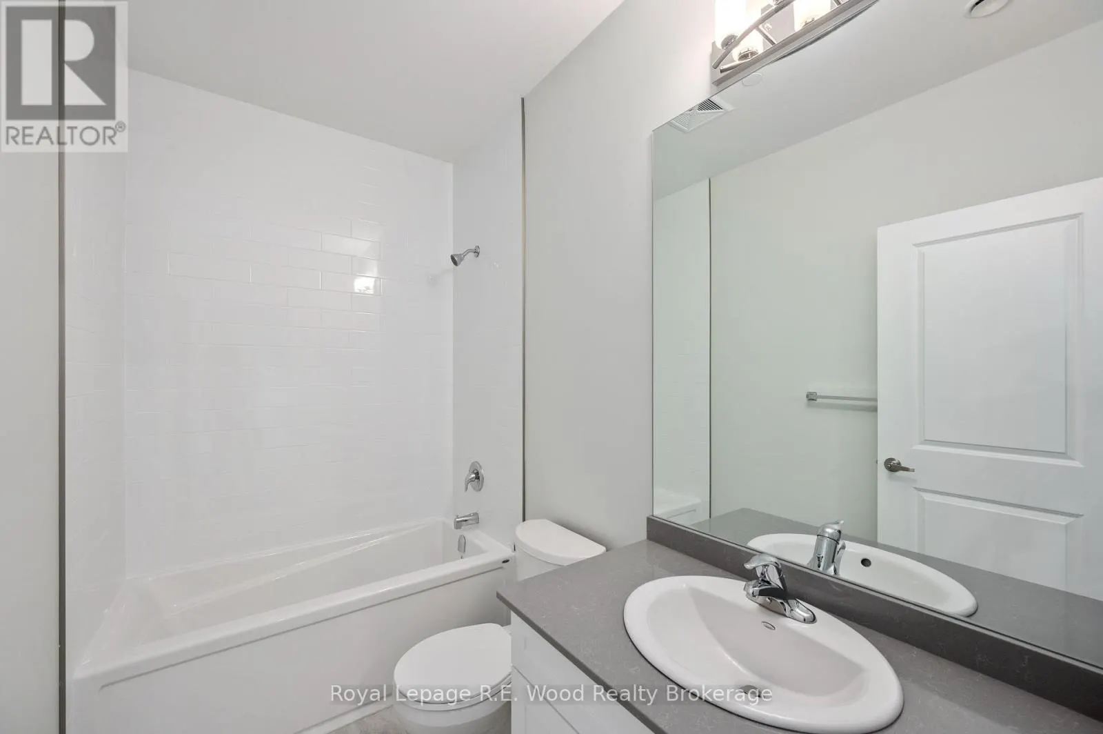 102 - 11 JANE STREET, #102