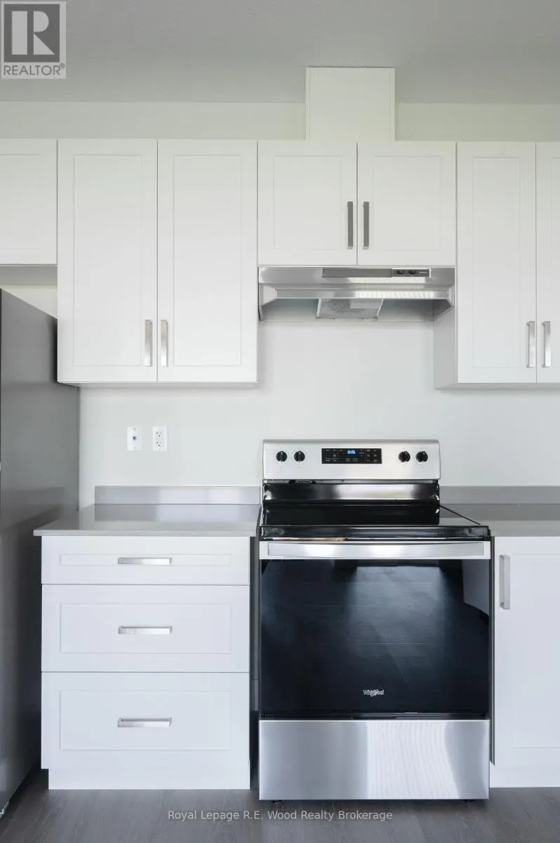 102 - 11 JANE STREET, #102