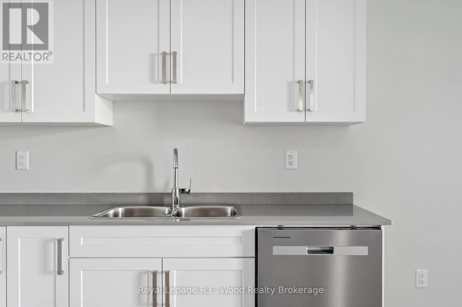 102 - 11 JANE STREET, #102