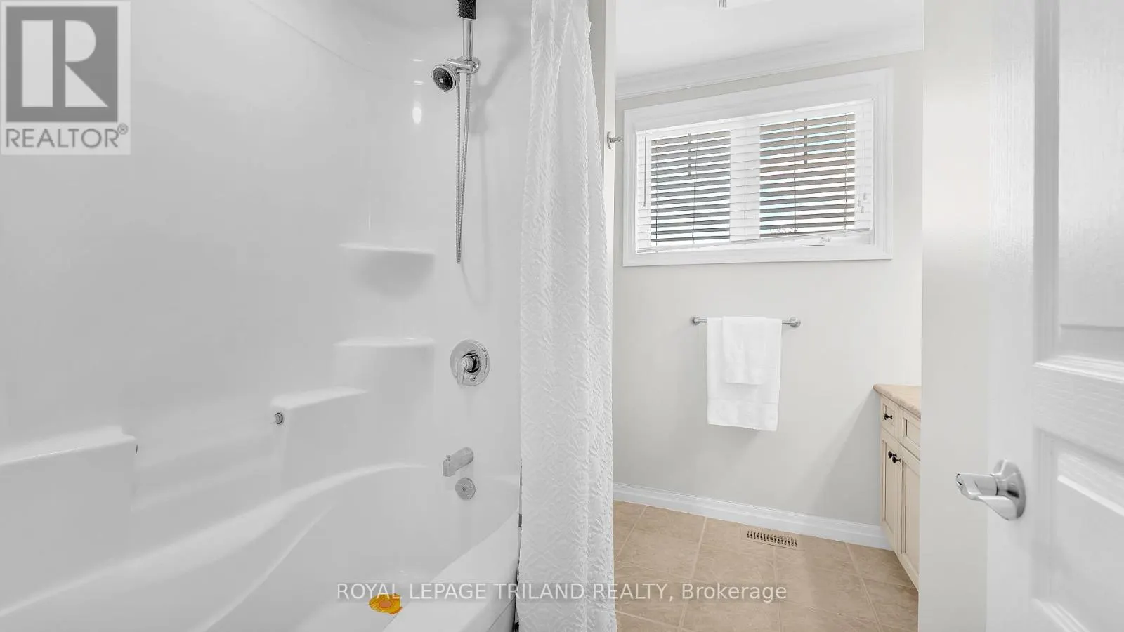40 - 1630 SHORE ROAD, #40