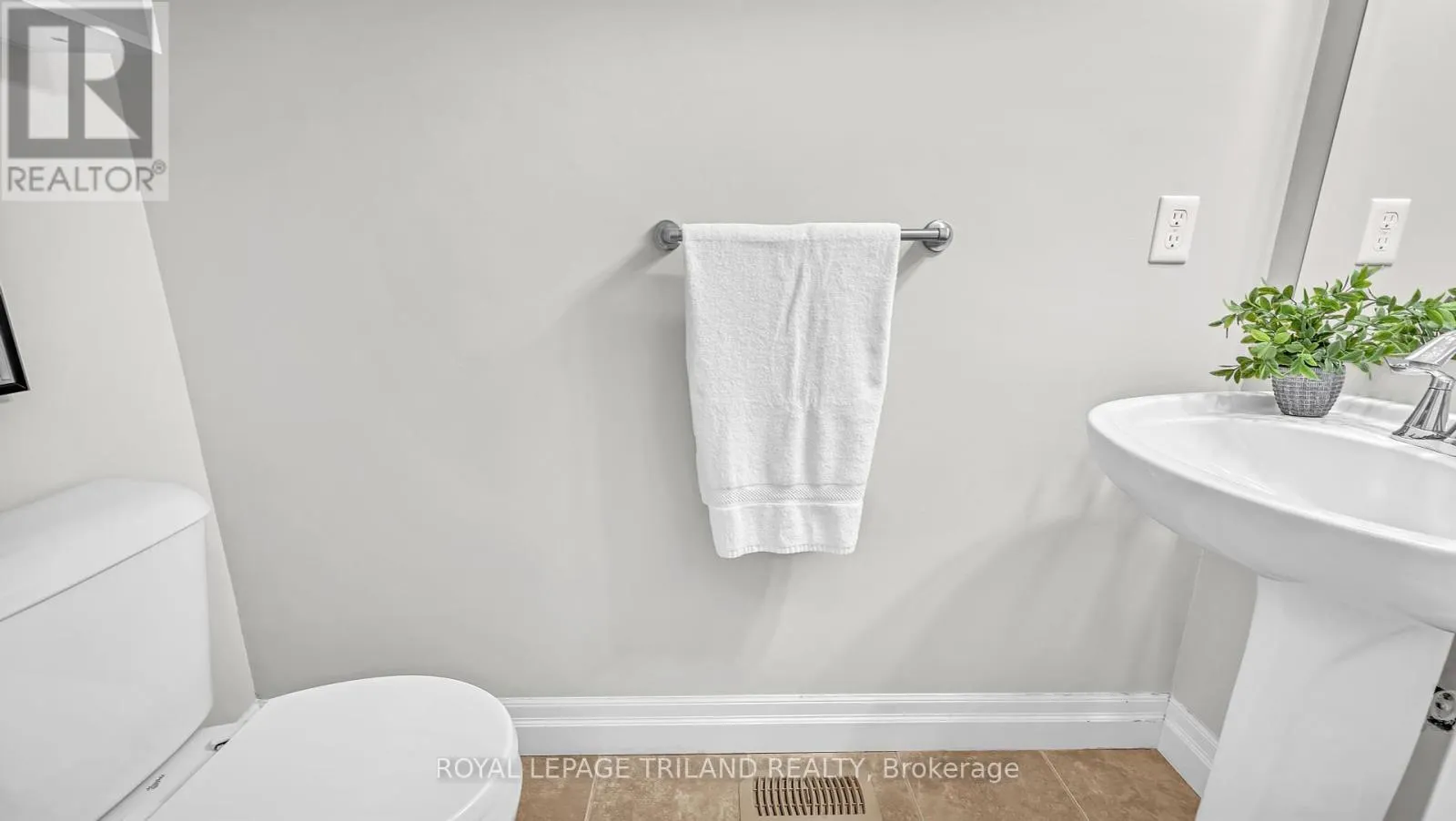 40 - 1630 SHORE ROAD, #40
