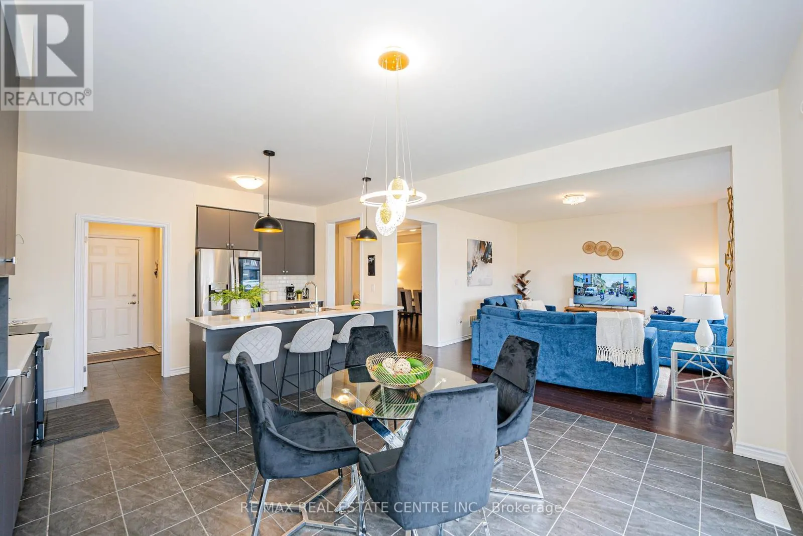 22 OAKTREE DRIVE