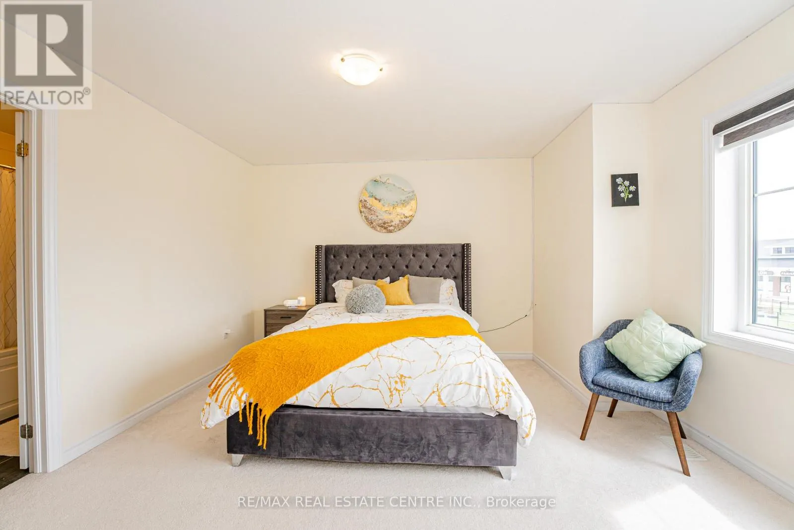 22 OAKTREE DRIVE