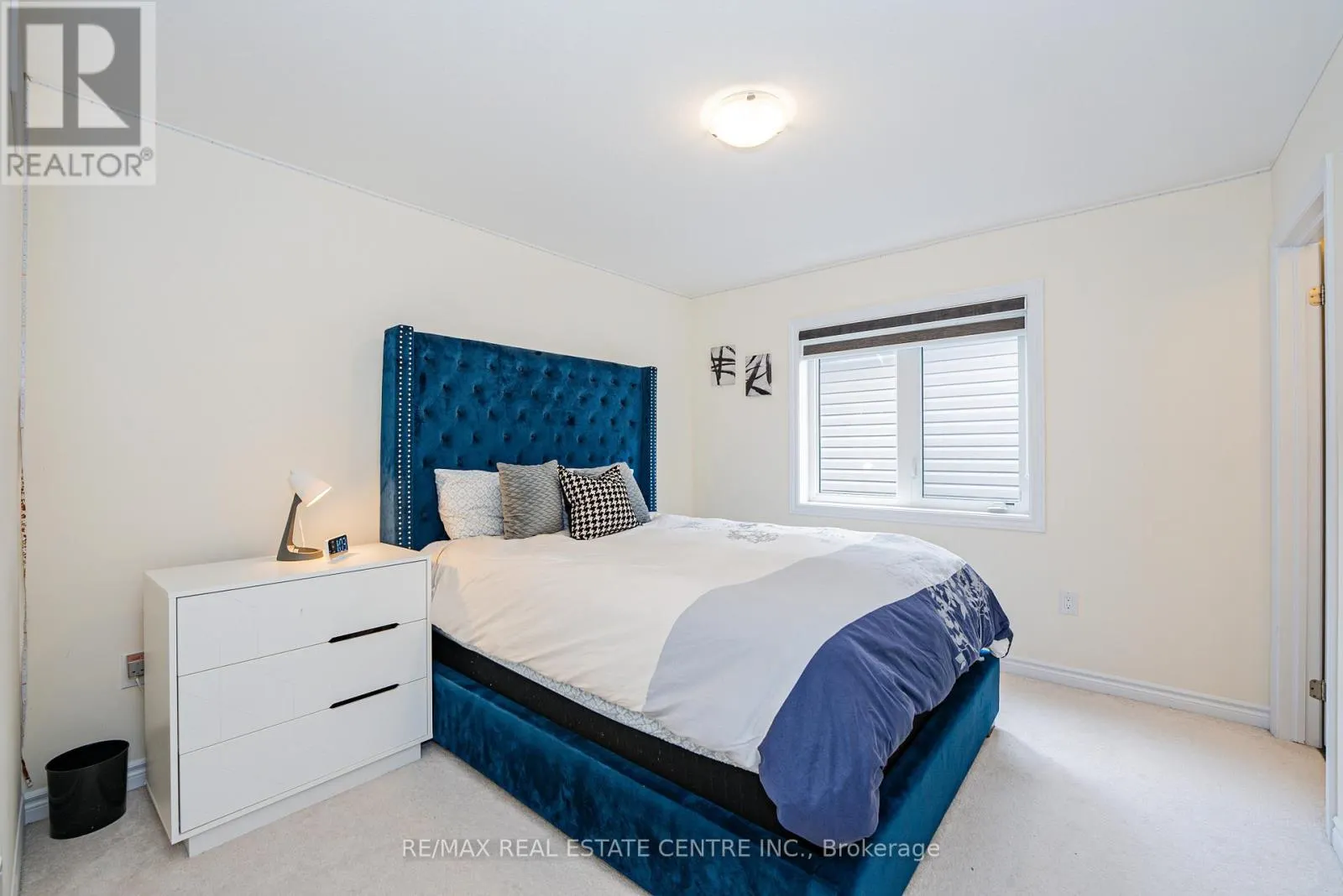 22 OAKTREE DRIVE