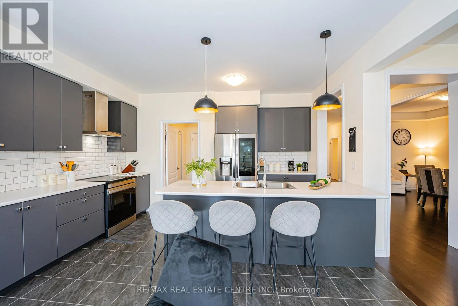 22 OAKTREE DRIVE