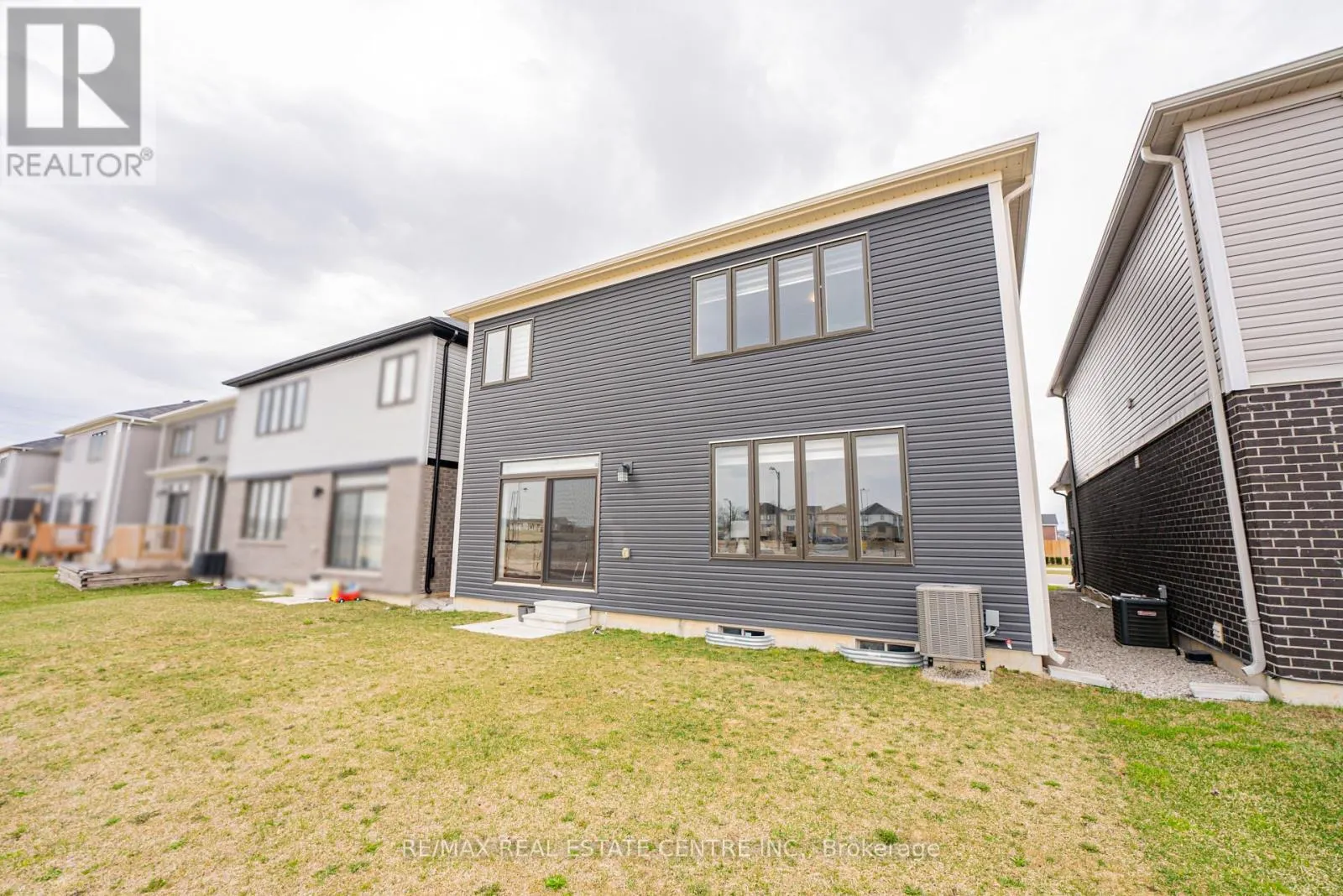 22 OAKTREE DRIVE