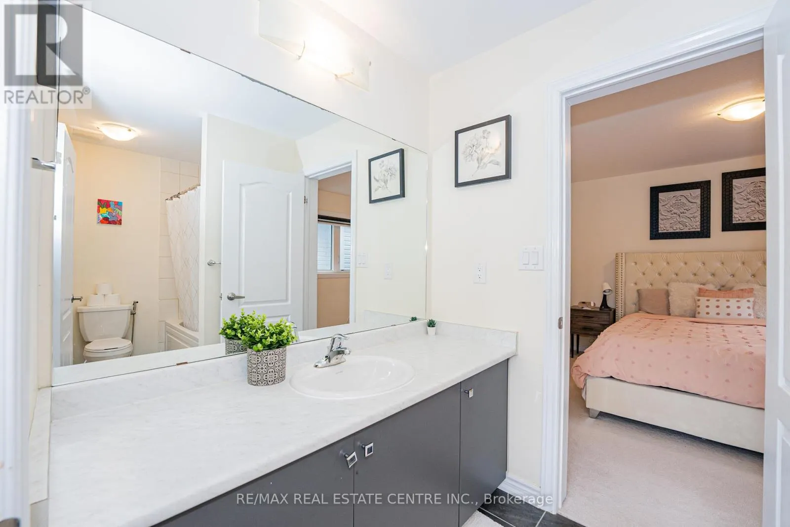 22 OAKTREE DRIVE