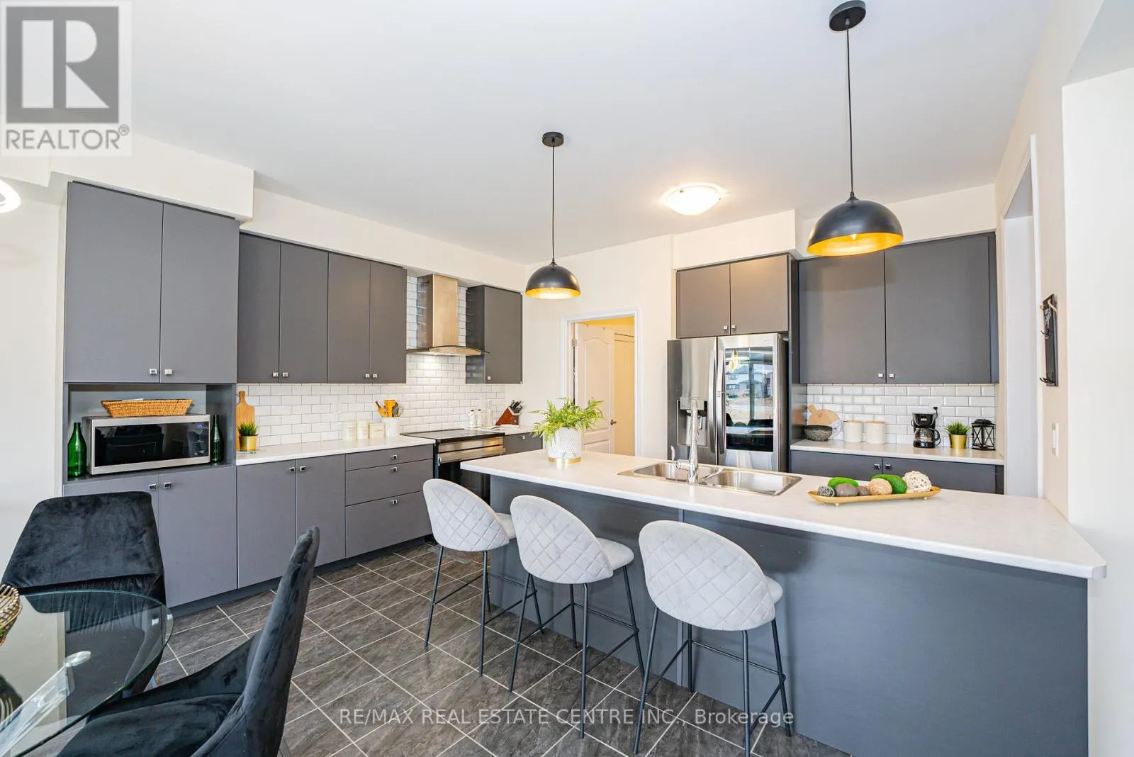 22 OAKTREE DRIVE