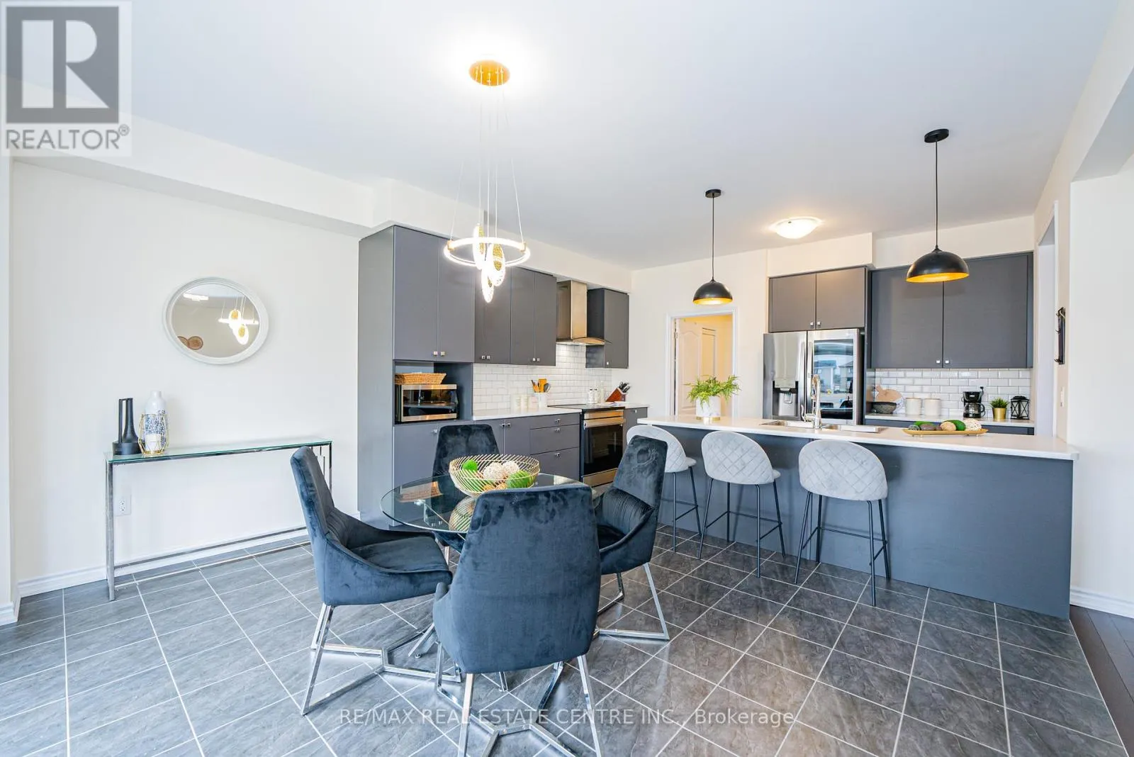 22 OAKTREE DRIVE