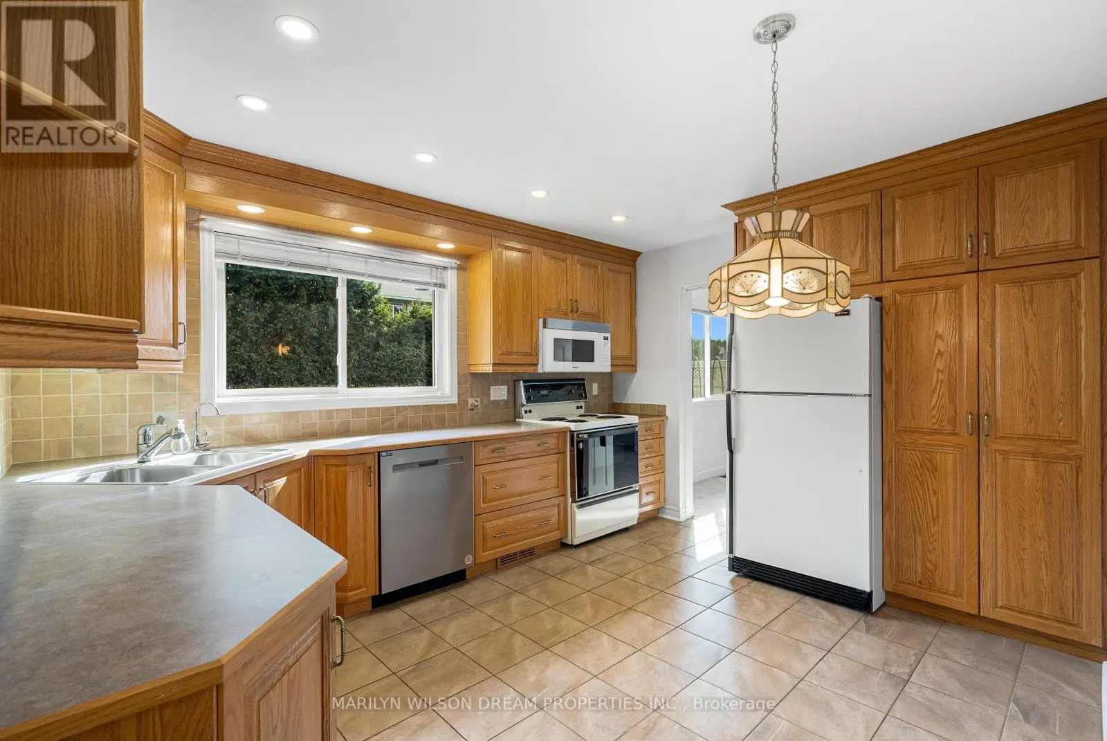1150 BORDEAU GROVE