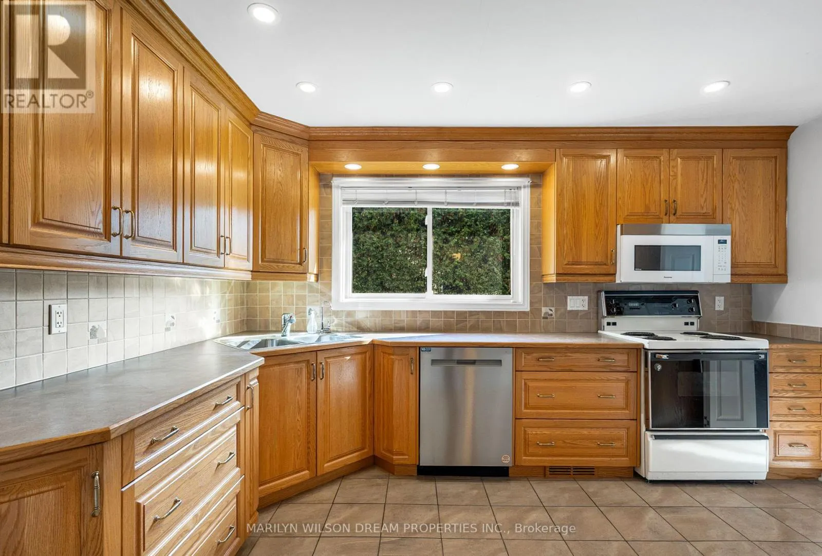 1150 BORDEAU GROVE