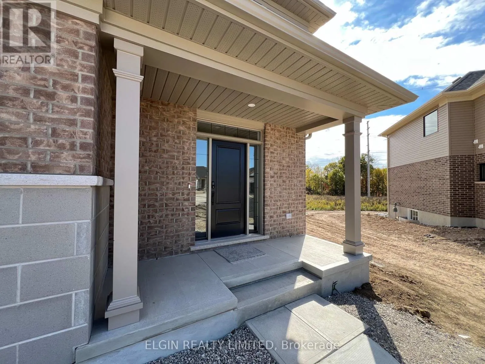 8 HORIZON COURT