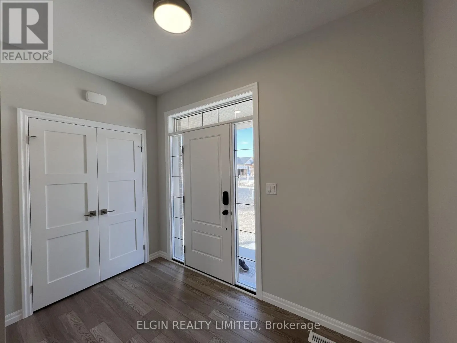 8 HORIZON COURT