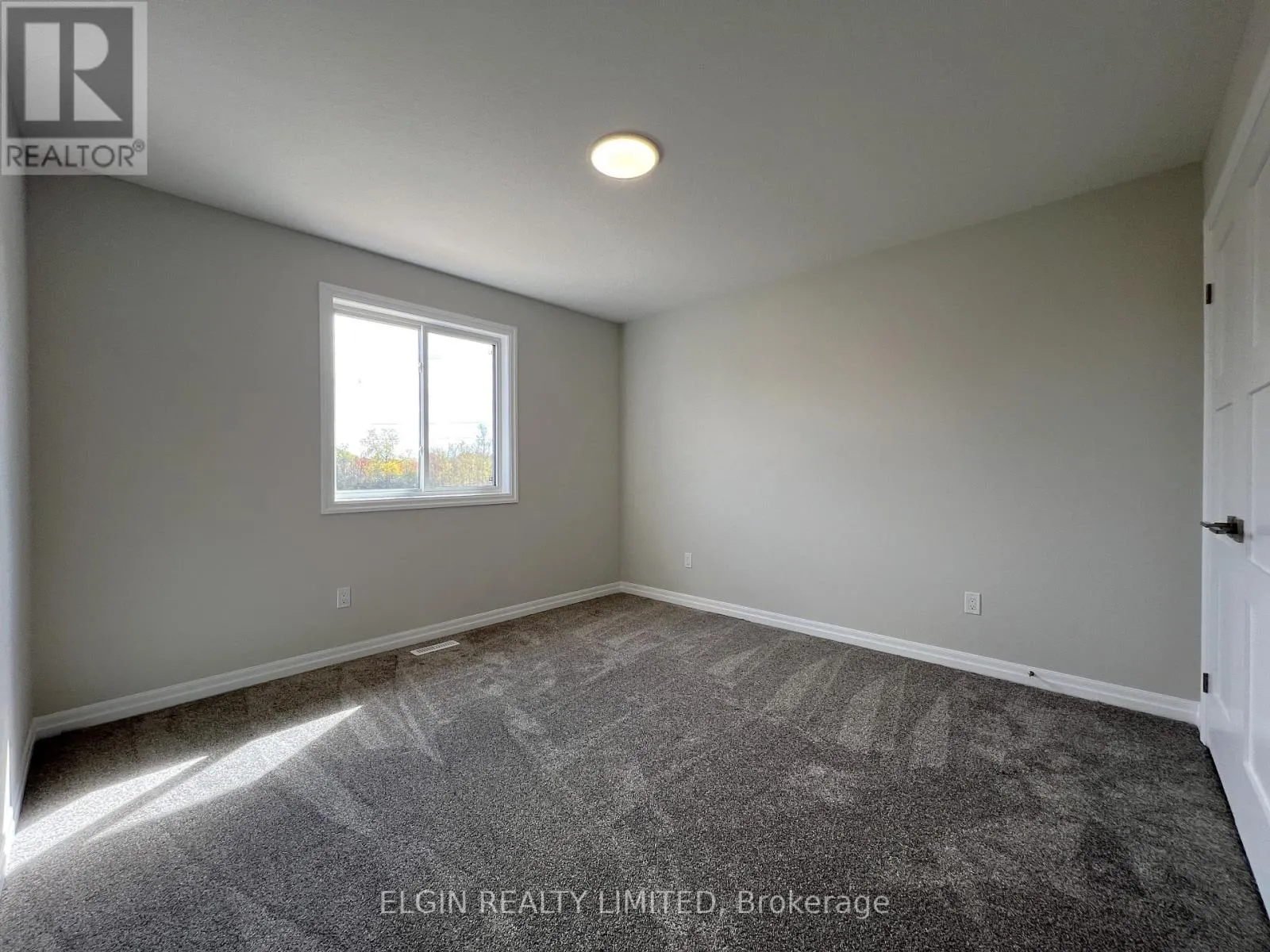 8 HORIZON COURT