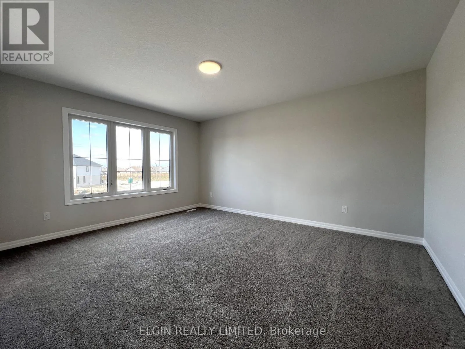 8 HORIZON COURT