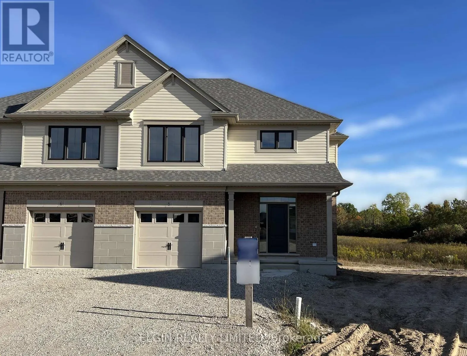 8 HORIZON COURT