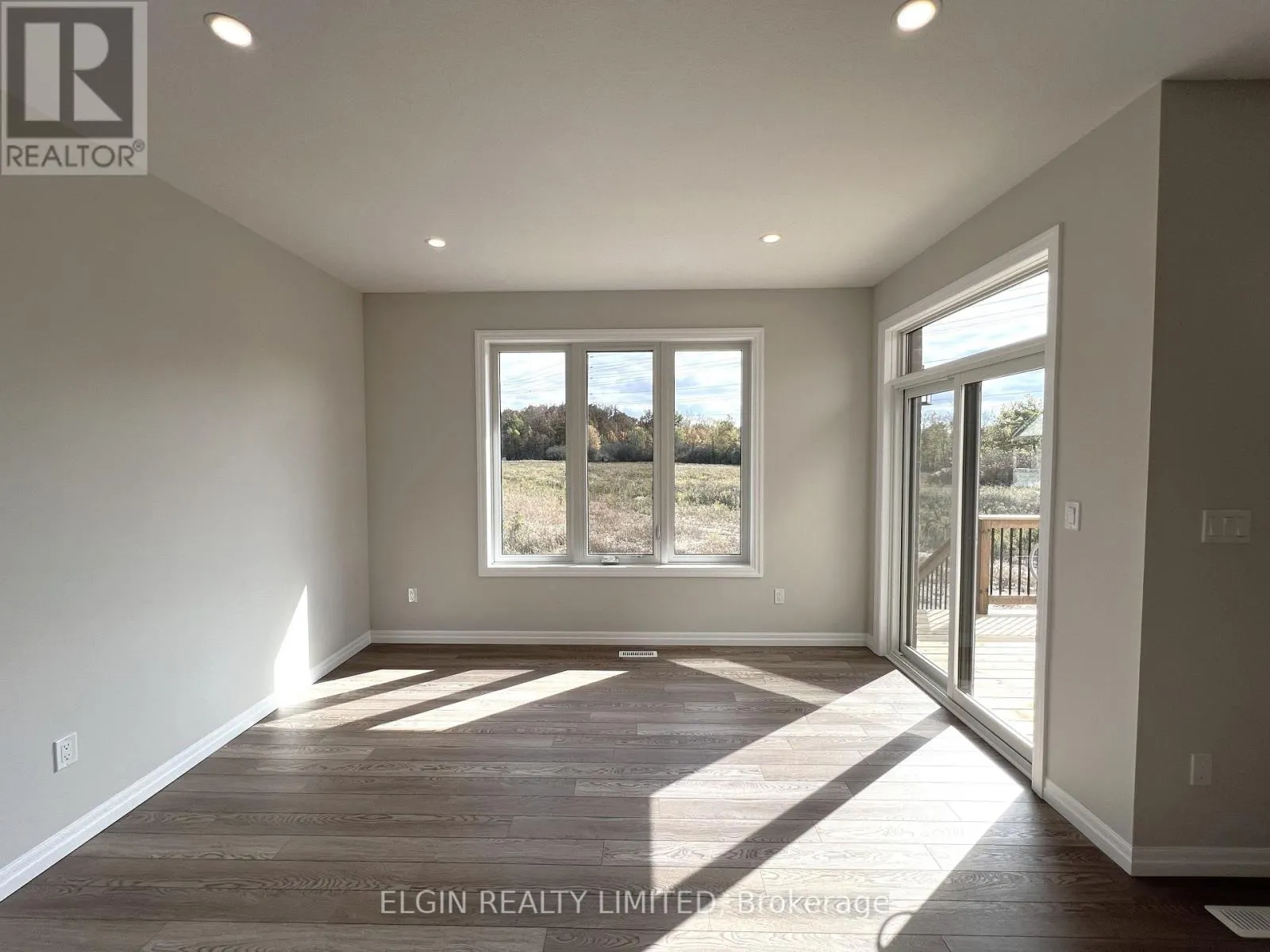 8 HORIZON COURT